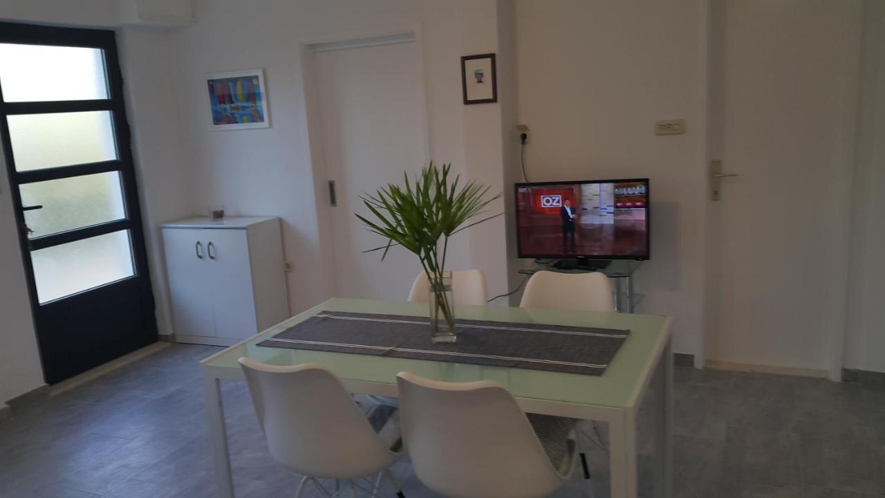 Apartmani A1 Marina, Okrug Gornji 特罗吉尔 外观 照片