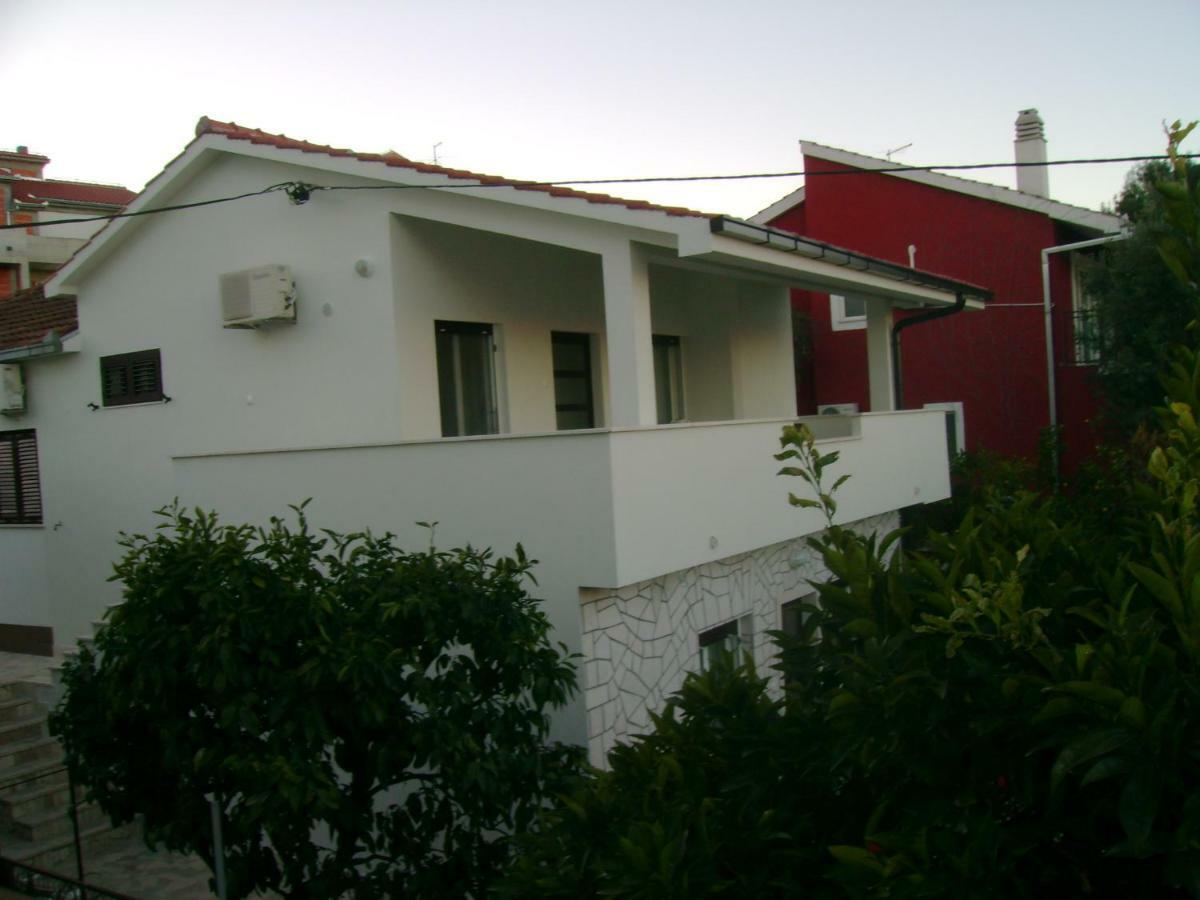 Apartmani A1 Marina, Okrug Gornji 特罗吉尔 外观 照片